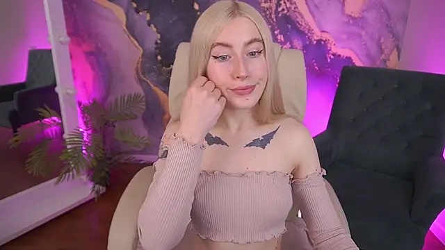 Snapshot of MelaniiePlay chatting on 13, 5, 2026 MelaniiePlay online show from 13, 5, 2026