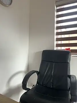 Snapshot of Isabella_varella- chatting on 12, 5, 2026 Isabella varella- online show from 12, 5, 2026