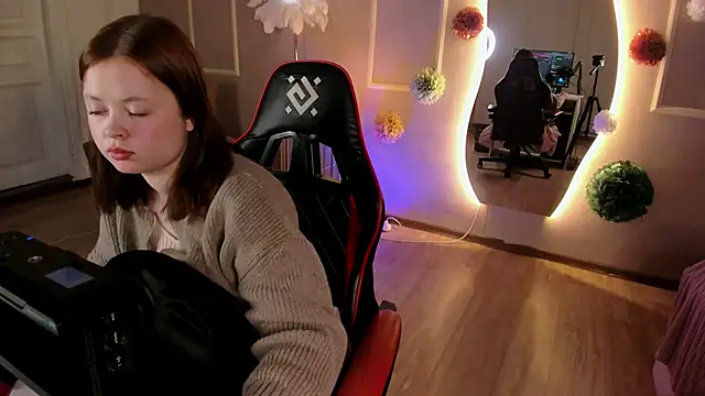 Astra Shade online show from 7, 4, 2026