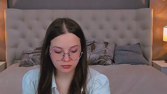 Snapshot of SYDNEY_DIAMONDS chatting on 5, 4, 2026 SYDNEY DIAMONDS online show from 5, 4, 2026