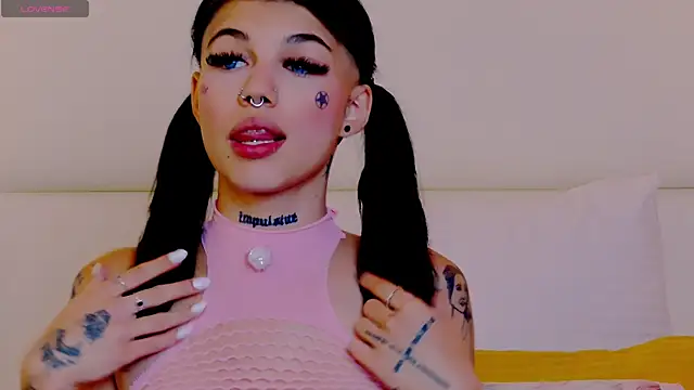 Snapshot of YasminnStorm chatting on 6, 7, 2026 YasminnStorm online show from 6, 7, 2026