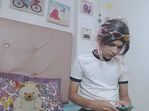 Aleja Scoott  online show from 15, 4, 2026