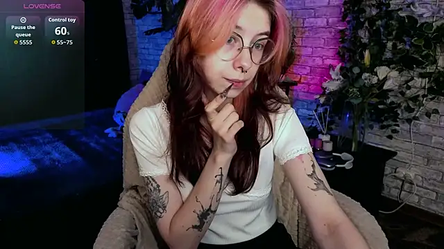 Snapshot of Alice_Nyx chatting on 23, 6, 2026 Alice Nyx online show from 23, 6, 2026