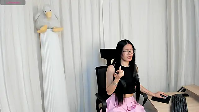 Snapshot of Astley_wolf chatting on 7, 4, 2026 Astley wolf online show from 7, 4, 2026