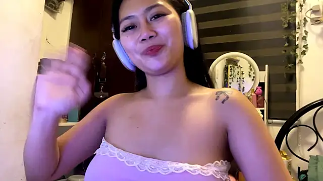 Snapshot of GlindaDejardin chatting on 11, 5, 2026 GlindaDejardin online show from 11, 5, 2026