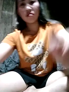 Snapshot of Yo-must chatting on 7, 4, 2026 Yo-must online show from 7, 4, 2026