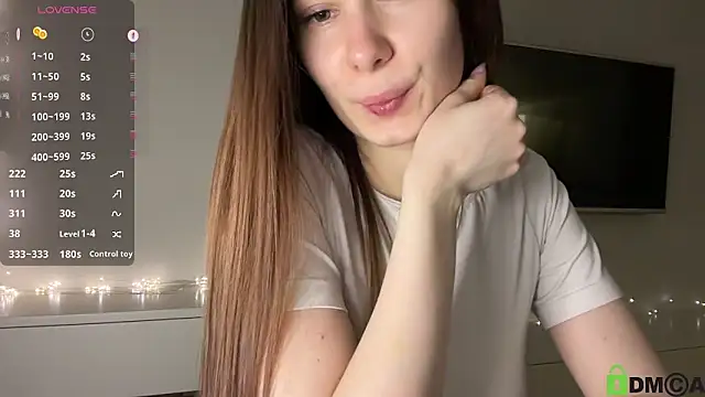 Snapshot of VioletLyn chatting on 27, 5, 2026 VioletLyn online show from 27, 5, 2026