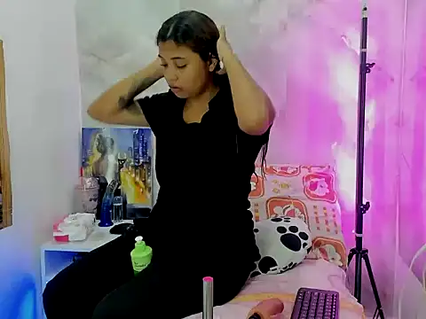 Snapshot of EllyBloom chatting on 25, 4, 2026 EllyBloom online show from 25, 4, 2026