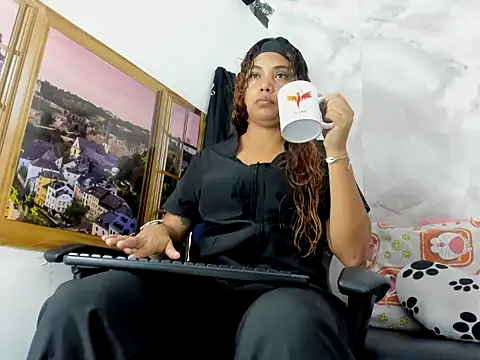 Snapshot of EllyBloom chatting on 8, 5, 2026 EllyBloom online show from 8, 5, 2026