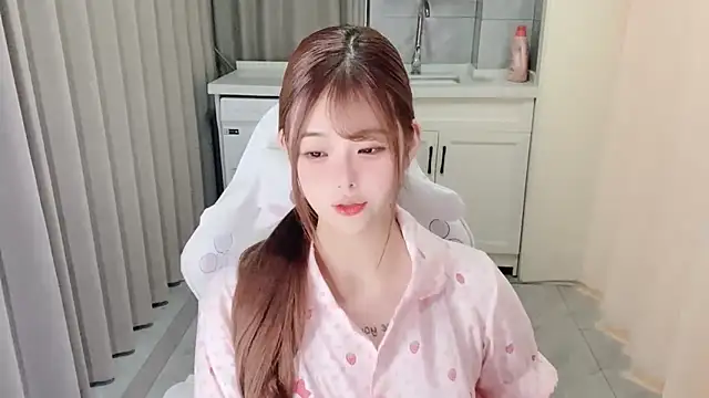 Snapshot of xiaoyugan_cute chatting on 18, 6, 2026 xiaoyugan cute online show from 18, 6, 2026