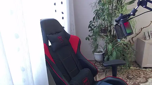 PunyKnee online show from 13, 4, 2026