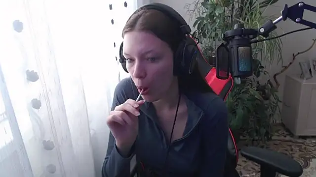 PunyKnee online show from 16, 4, 2026