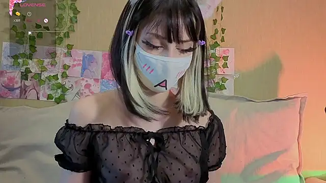 Snapshot of LunaNyanmi chatting on 7, 6, 2026 LunaNyanmi online show from 7, 6, 2026