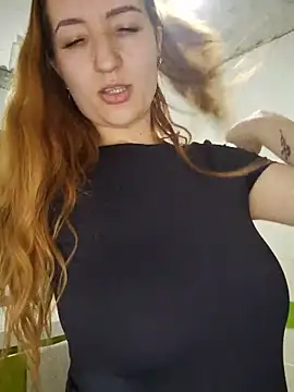 Snapshot of LeonaFox chatting on 17, 5, 2026 LeonaFox online show from 17, 5, 2026