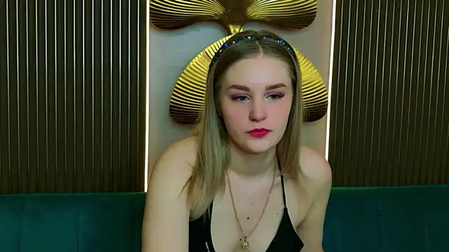 Snapshot of Molly_Voses chatting on 24, 4, 2026 Molly Voses online show from 24, 4, 2026
