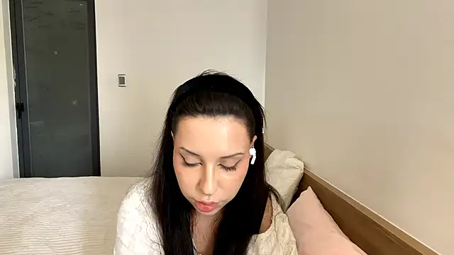 VinitaAskia online show from 9, 4, 2026