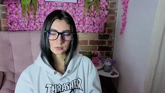 darknesscosplayer56 online show from 8, 4, 2026