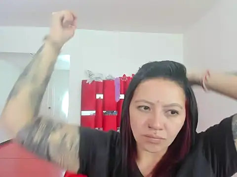 Snapshot of scarlett_red_1 chatting on 18, 5, 2026 scarlett red 1 online show from 18, 5, 2026