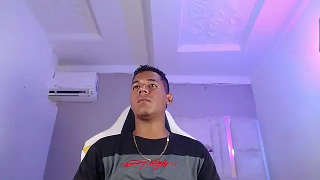 Snapshot of Leo_444_ chatting on 9, 4, 2026 Leo 444 online show from 9, 4, 2026