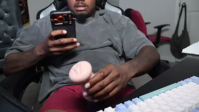 Snapshot of mikeydigs chatting on 8, 4, 2026 mikeydigs online show from 8, 4, 2026