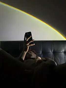 Snapshot of mikeydigs chatting on 11, 4, 2026 mikeydigs online show from 11, 4, 2026