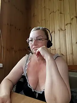 Snapshot of White-Chocolatte chatting on 7, 5, 2026 White-Chocolatte online show from 7, 5, 2026