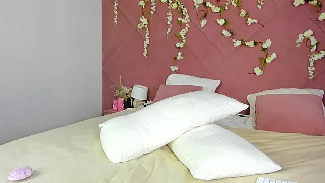 Snapshot of iris_barnes chatting on 13, 7, 2026 iris barnes online show from 13, 7, 2026