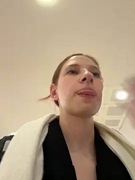 michelle lovique online show from 25, 4, 2026