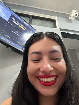 Snapshot of VioletRousee chatting on 7, 7, 2026 VioletRousee online show from 7, 7, 2026