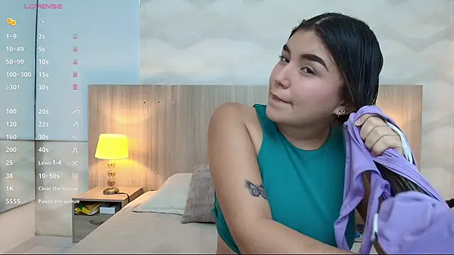 Snapshot of skinny_laura chatting on 13, 7, 2026 skinny laura online show from 13, 7, 2026