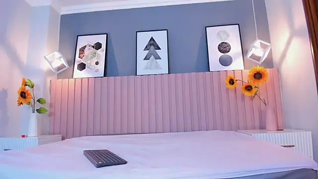 mia fox 1 online show from 13, 4, 2026