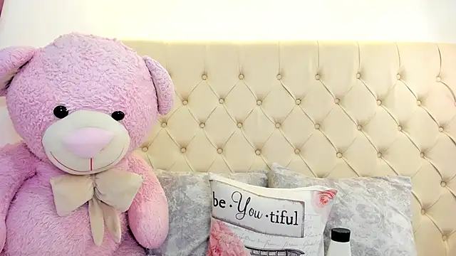 Snapshot of paula_amira chatting on 12, 4, 2026 paula amira online show from 12, 4, 2026