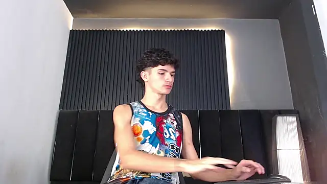 Snapshot of Logan_Steel chatting on 10, 5, 2026 Logan Steel online show from 10, 5, 2026