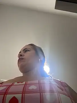 Natigoonzalez online show from 9, 6, 2026