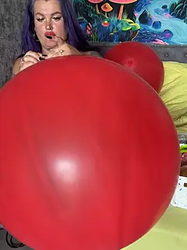 Snapshot of QueenOfBalloons chatting on 17, 7, 2026 QueenOfBalloons online show from 17, 7, 2026
