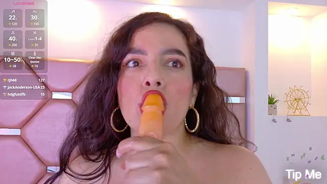 Snapshot of miiaa_collins_ chatting on 19, 4, 2026 miiaa collins online show from 19, 4, 2026
