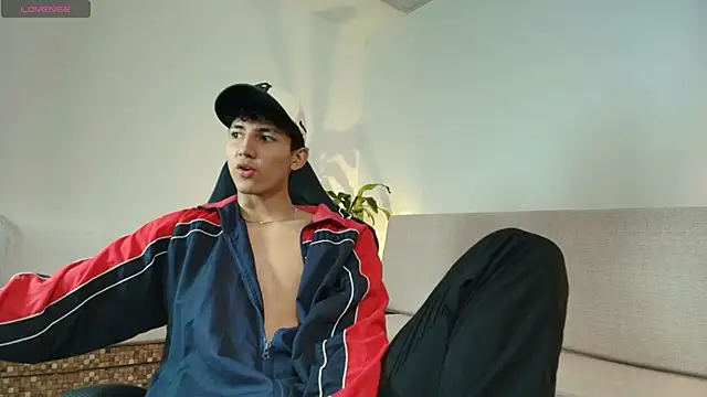 Snapshot of Valentino_Rey chatting on 22, 4, 2026 Valentino Rey online show from 22, 4, 2026