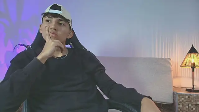 Snapshot of Valentino_Rey chatting on 1, 5, 2026 Valentino Rey online show from 1, 5, 2026