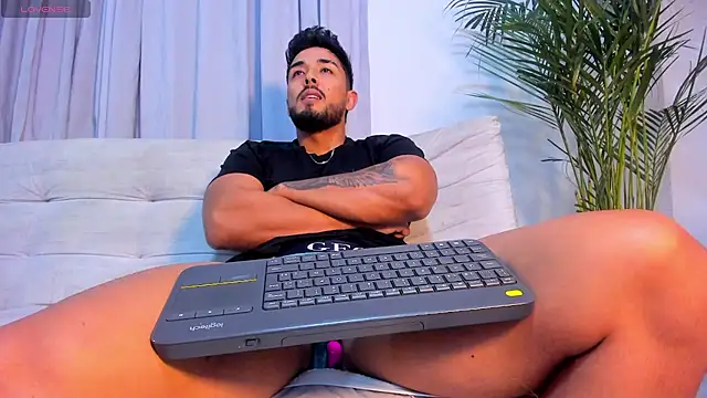 Snapshot of alangreek1 chatting on 20, 7, 2026 alangreek1 online show from 20, 7, 2026