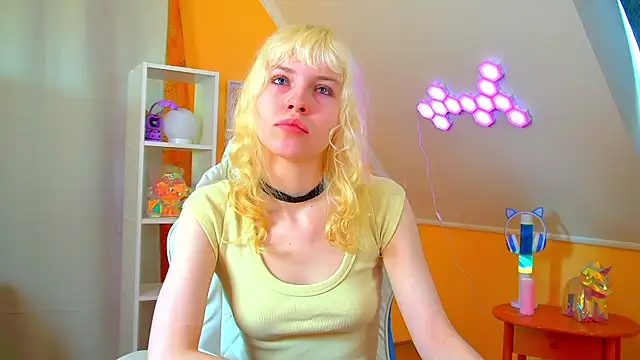 HannahHollis online show from 7, 6, 2026
