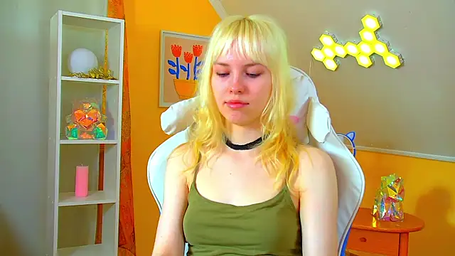 HannahHollis online show from 5, 7, 2026
