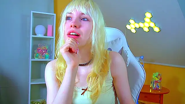 HannahHollis online show from 8, 7, 2026