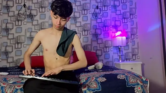 Snapshot of Twink_Sebas7 chatting on 7, 6, 2026 Twink Sebas7 online show from 7, 6, 2026