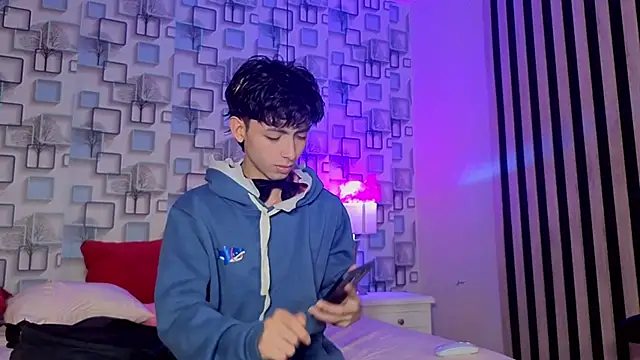 Snapshot of Twink_Sebas7 chatting on 13, 6, 2026 Twink Sebas7 online show from 13, 6, 2026