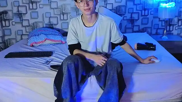 Snapshot of Twink_Sebas7 chatting on 12, 7, 2026 Twink Sebas7 online show from 12, 7, 2026