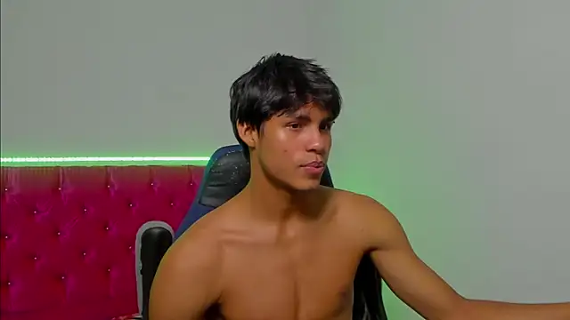 Snapshot of skinny_sam chatting on 15, 5, 2026 skinny sam online show from 15, 5, 2026