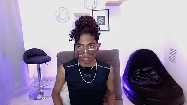 Snapshot of triiangel_latinboy chatting on 16, 5, 2026 triiangel latinboy online show from 16, 5, 2026
