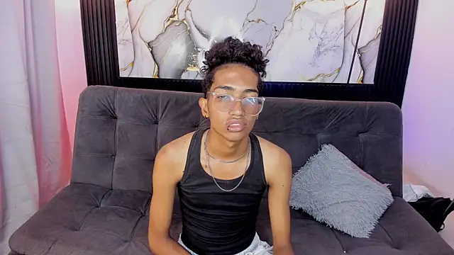 Snapshot of triiangel_latinboy chatting on 22, 5, 2026 triiangel latinboy online show from 22, 5, 2026