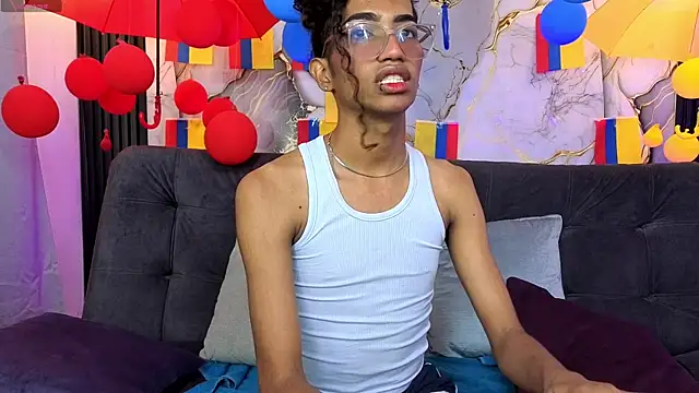 Snapshot of triiangel_latinboy chatting on 9, 7, 2026 triiangel latinboy online show from 9, 7, 2026