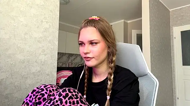 AmandaPinson online show from 12, 4, 2026